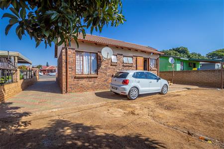 False - House For Sale in Geelhoutpark, Rustenburg, North West - M124370