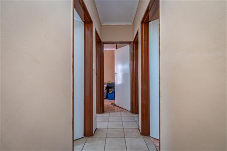False - House For Sale in Geelhoutpark, Rustenburg, North West - M124370