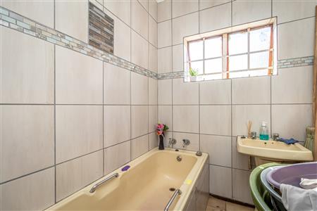 False - House For Sale in Geelhoutpark, Rustenburg, North West - M124370