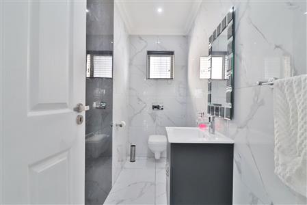 False - House for sale in Umhlanga, KwaZulu Natal - M124377