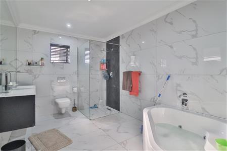 False - House for sale in Umhlanga, KwaZulu Natal - M124377