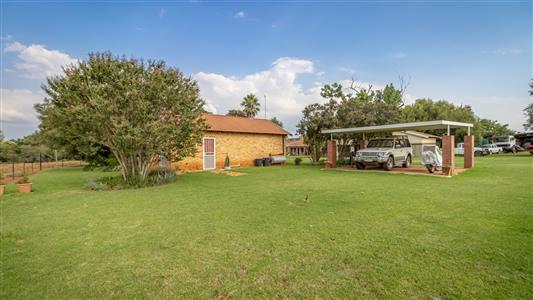 False - Farm for sale in Hekpoort, Krugersdorp - M124448