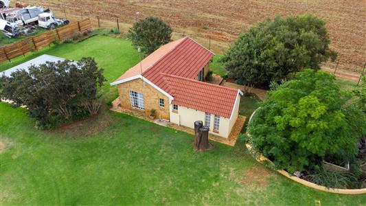 False - Farm for sale in Hekpoort, Krugersdorp - M124448