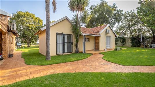False - Farm for sale in Hekpoort, Krugersdorp - M124448