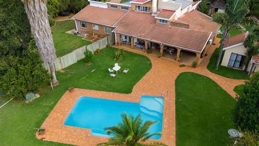 False - Farm for sale in Hekpoort, Krugersdorp - M124448