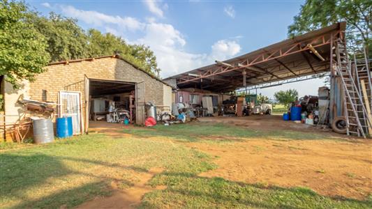 False - Farm for sale in Hekpoort, Krugersdorp - M124448