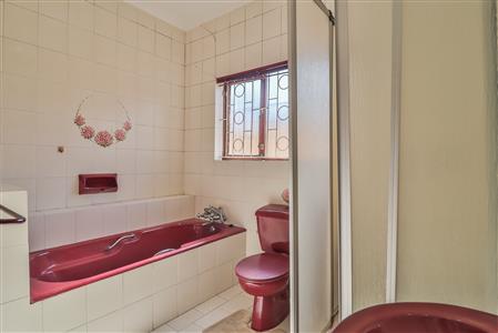 False - House For Sale in Silverglen, Chatsworth, KwaZulu Natal - M124507
