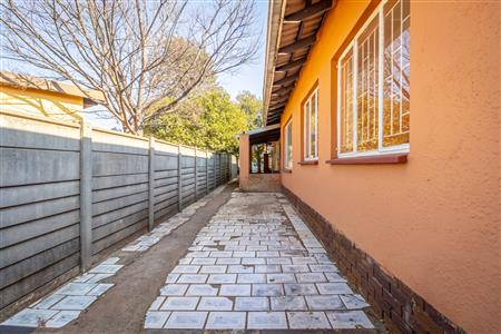 False - House For Sale in Witpoortjie, Roodepoort, Gauteng - M124608