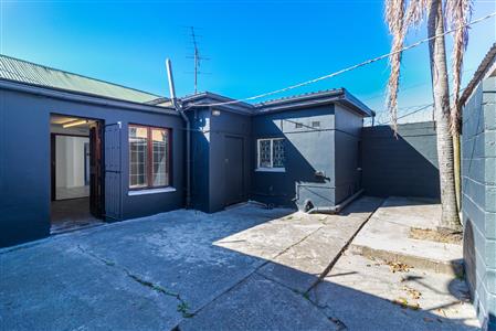 False - Office For Sale in Southernwood, East London, Eastern Cape - M124668