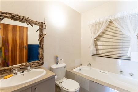 False - House sold in Bowtie, Plettenberg Bay - M124698