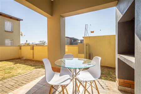 False - Apartment For Sale in Waterval East, Rustenburg, North West - M124710