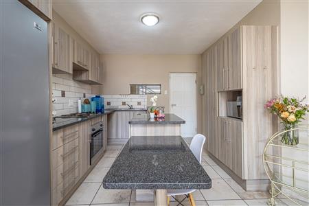False - Apartment For Sale in Waterval East, Rustenburg, North West - M124710