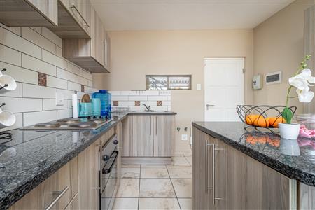 False - Apartment For Sale in Waterval East, Rustenburg, North West - M124710