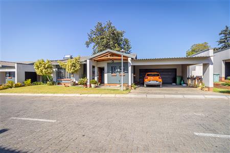 False - Townhouse For Sale in Hexrivier Lifestyle Estate, Waterkloof AH, Rustenburg, North West - M124709