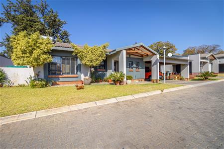 False - Townhouse For Sale in Hexrivier Lifestyle Estate, Waterkloof AH, Rustenburg, North West - M124709