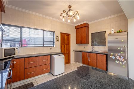 False - House For Sale in Broadacres, Sandton, Gauteng - M124771
