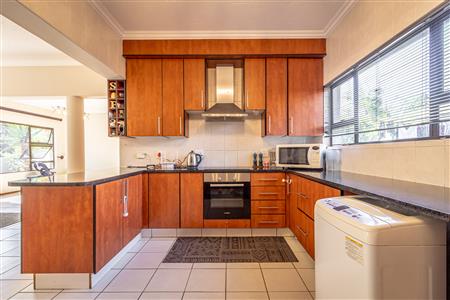 False - House For Sale in Broadacres, Sandton, Gauteng - M124771