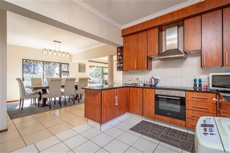 False - House For Sale in Broadacres, Sandton, Gauteng - M124771