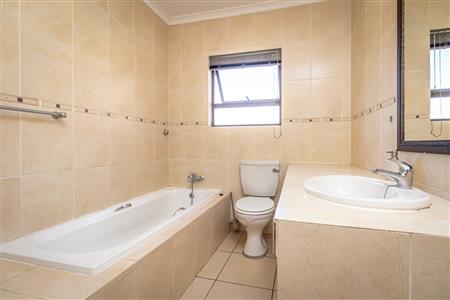 False - House For Sale in Broadacres, Sandton, Gauteng - M124771