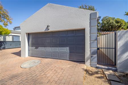 False - House For Sale in Broadacres, Sandton, Gauteng - M124771