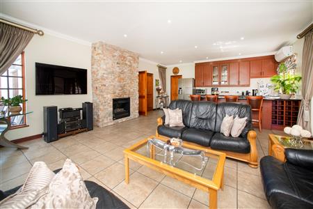 House For Sale in Lakefield, Benoni, Gauteng - M124795