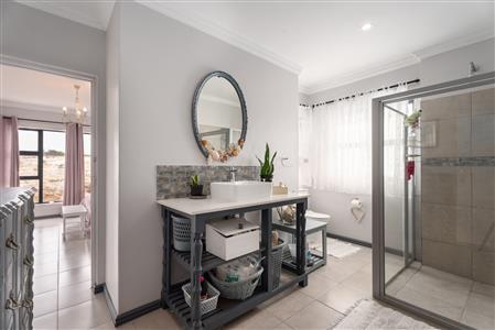 False - House withdrawn in Oceanview Heights, Struisbaai - M124903