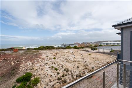 False - House withdrawn in Oceanview Heights, Struisbaai - M124903