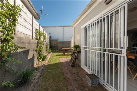 False - Townhouse For Sale in Langeberg Ridge, Kraaifontein, Western Cape - M122326