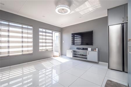 False - Apartment For Sale in Dowerglen, Edenvale, Gauteng - M125133