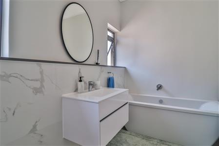 False - Apartment For Sale in Izinga, Umhlanga, KwaZulu Natal - M125124