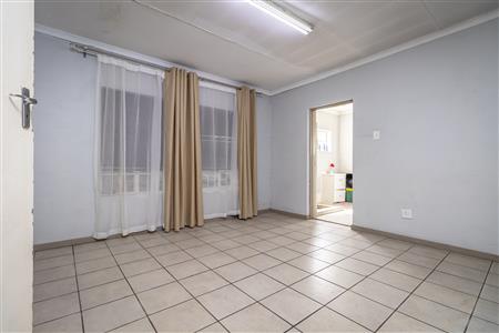 False - House For Sale in Fontainebleau, Randburg, Gauteng - M125145