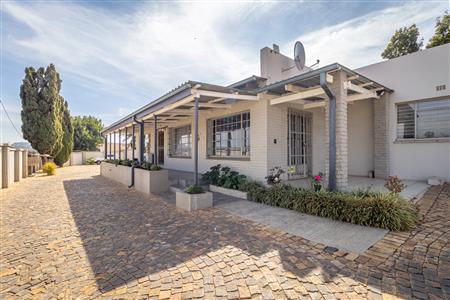 False - House For Sale in Fontainebleau, Randburg, Gauteng - M125145