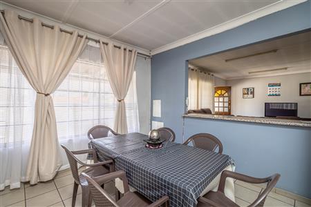 False - House For Sale in Fontainebleau, Randburg, Gauteng - M125145