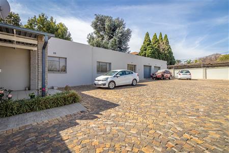 False - House For Sale in Fontainebleau, Randburg, Gauteng - M125145