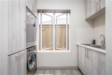 False - Townhouse withdrawn in Broadacres, Sandton - M125187
