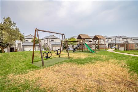 False - Townhouse withdrawn in Broadacres, Sandton - M125187