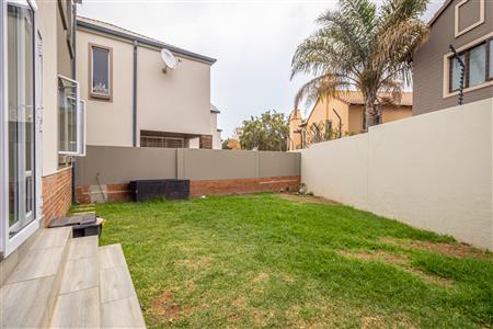 False - Townhouse withdrawn in Broadacres, Sandton - M125187