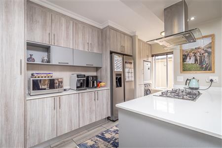 False - Townhouse withdrawn in Broadacres, Sandton - M125187