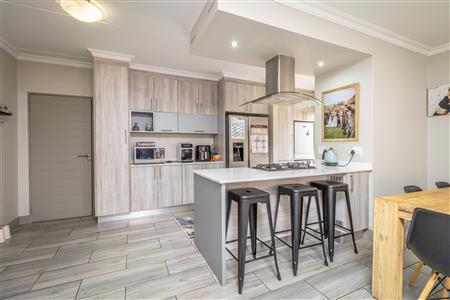 False - Townhouse withdrawn in Broadacres, Sandton - M125187