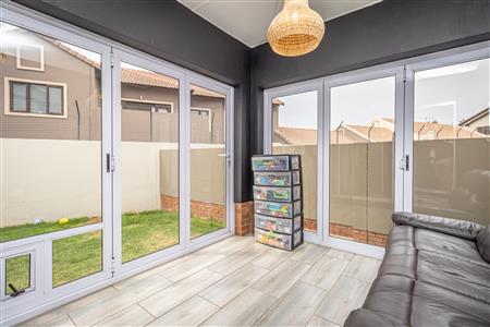 False - Townhouse withdrawn in Broadacres, Sandton - M125187