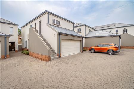 False - Townhouse withdrawn in Broadacres, Sandton - M125187