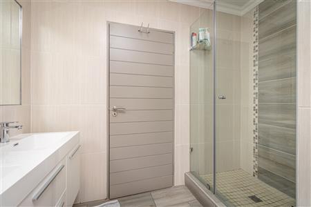 False - Townhouse withdrawn in Broadacres, Sandton - M125187