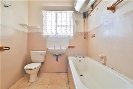 False - Apartment For Sale in Parsons Hill, Port Elizabeth, Eastern Cape - M125192