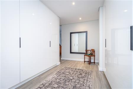 False - Apartment For Sale in Rosebank, Johannesburg, Gauteng - M122720