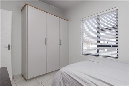 False - Apartment For Sale in Pinehaven, Krugersdorp, Gauteng - M125237