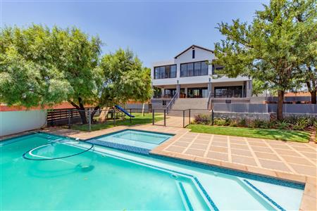False - Apartment For Sale in Pinehaven, Krugersdorp, Gauteng - M125237