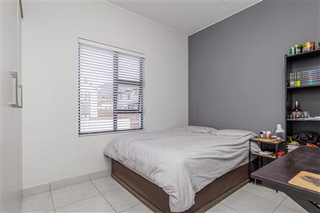False - Apartment For Sale in Pinehaven, Krugersdorp, Gauteng - M125237