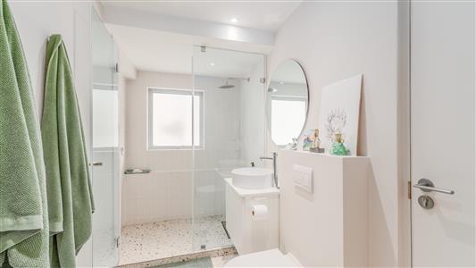 False - Apartment For Sale in Mouille Point, Cape Town, Western Cape - M125301