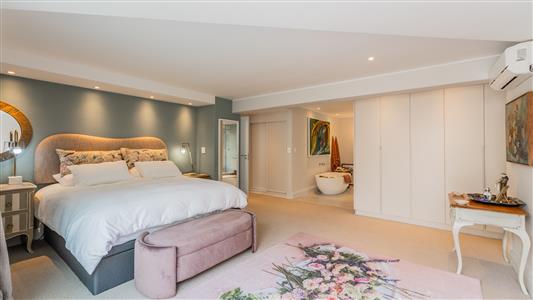 False - Apartment For Sale in Mouille Point, Cape Town, Western Cape - M125301