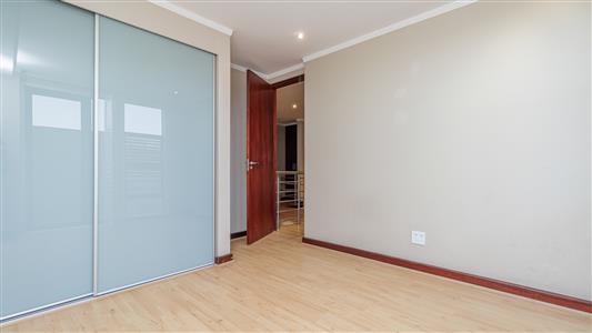 False - Townhouse For Sale in Illovo, Sandton, Gauteng - M125337